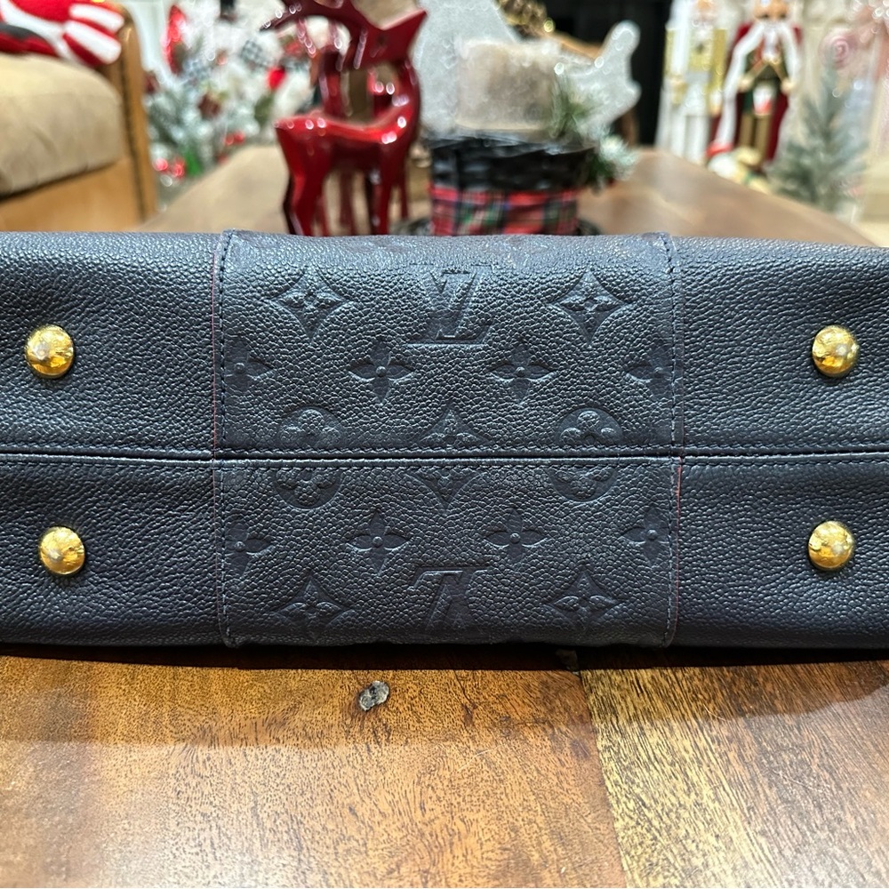 ❌❌SOLD❌❌🅰️ Gorgeous LV Melie Hobo - Picture 5 of 16